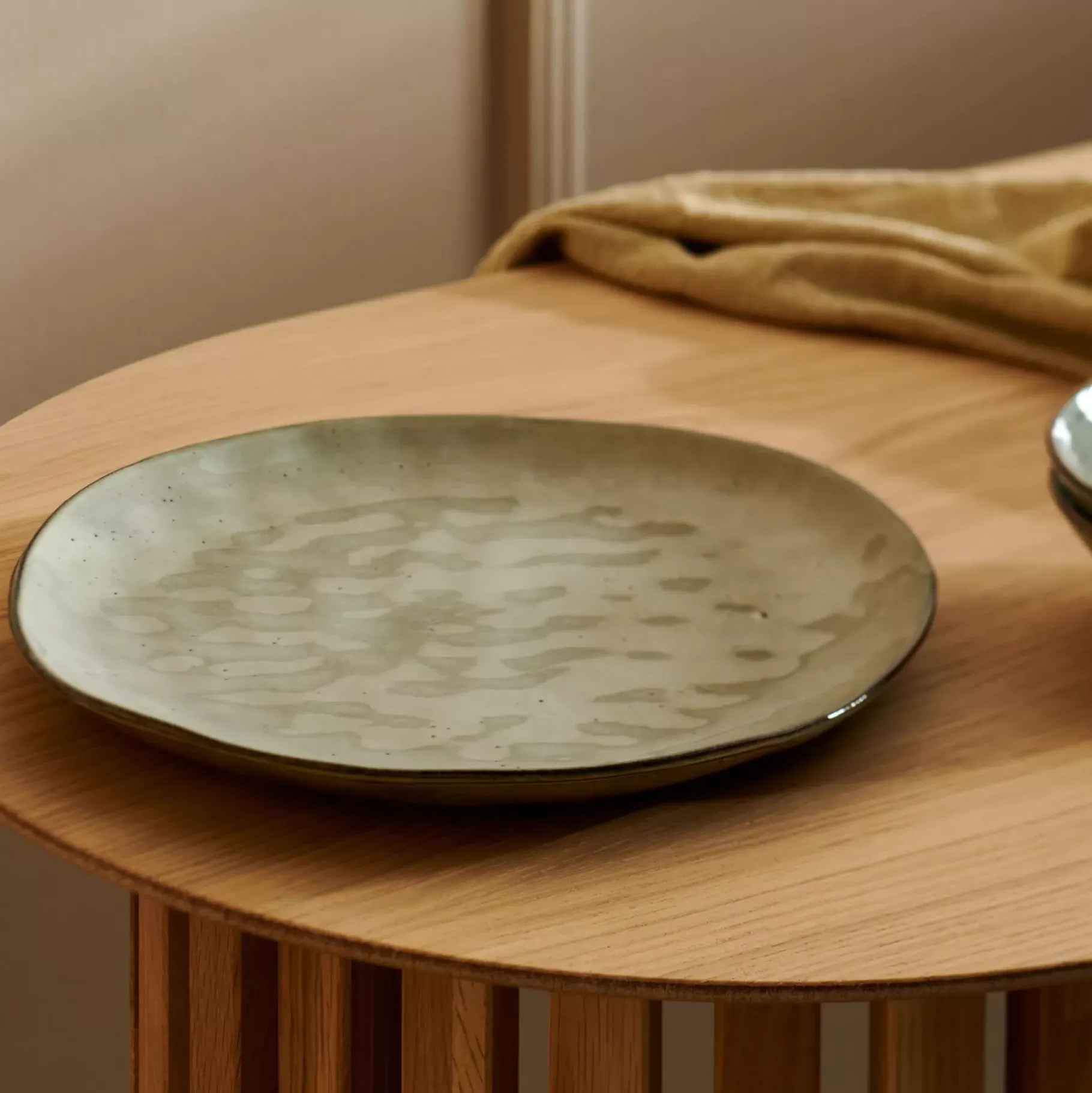 CASA Earth Lagoon Plato Llano Verde Claro