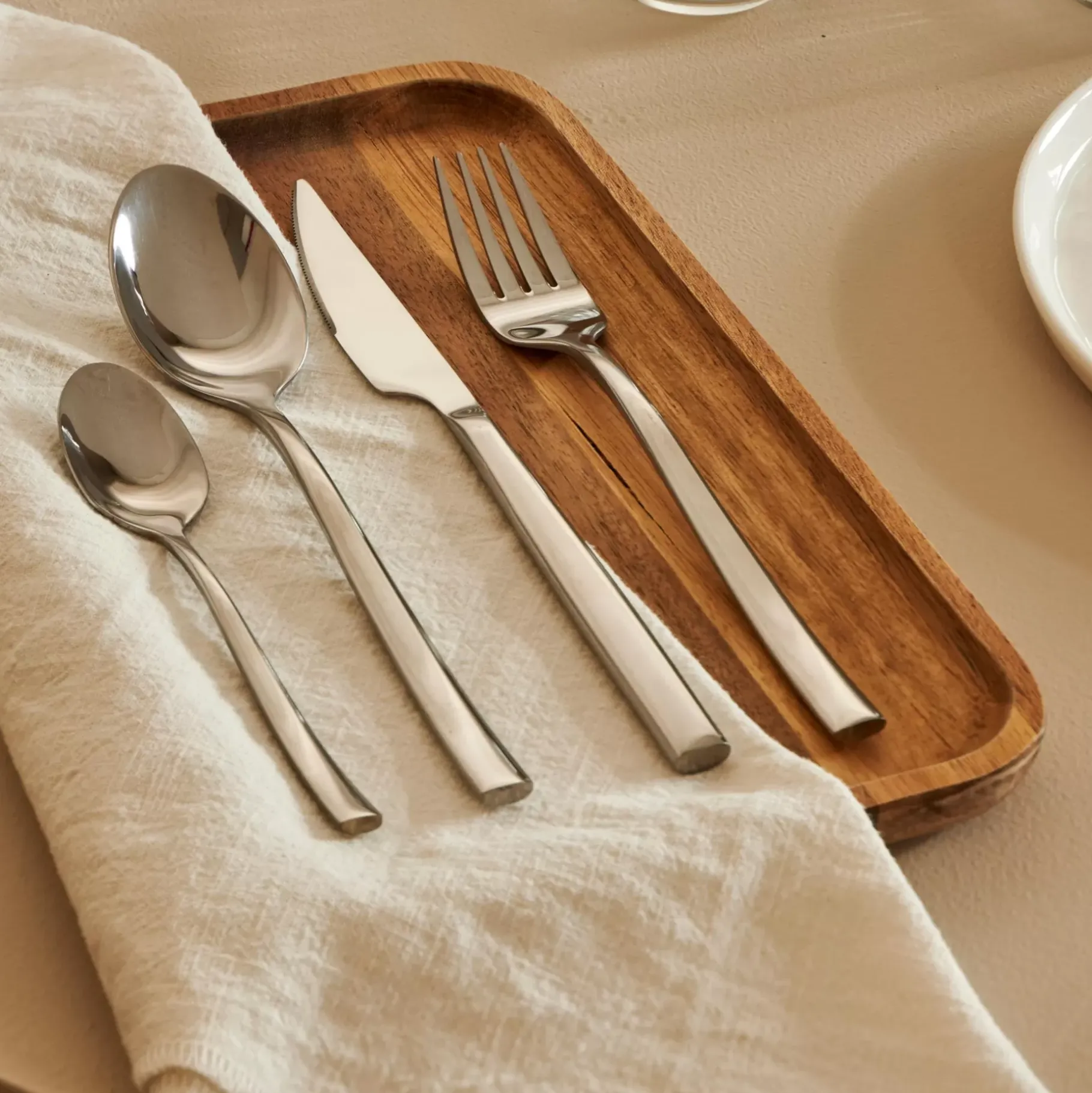 CASA London Cubierto De 24 Piezas Plateado