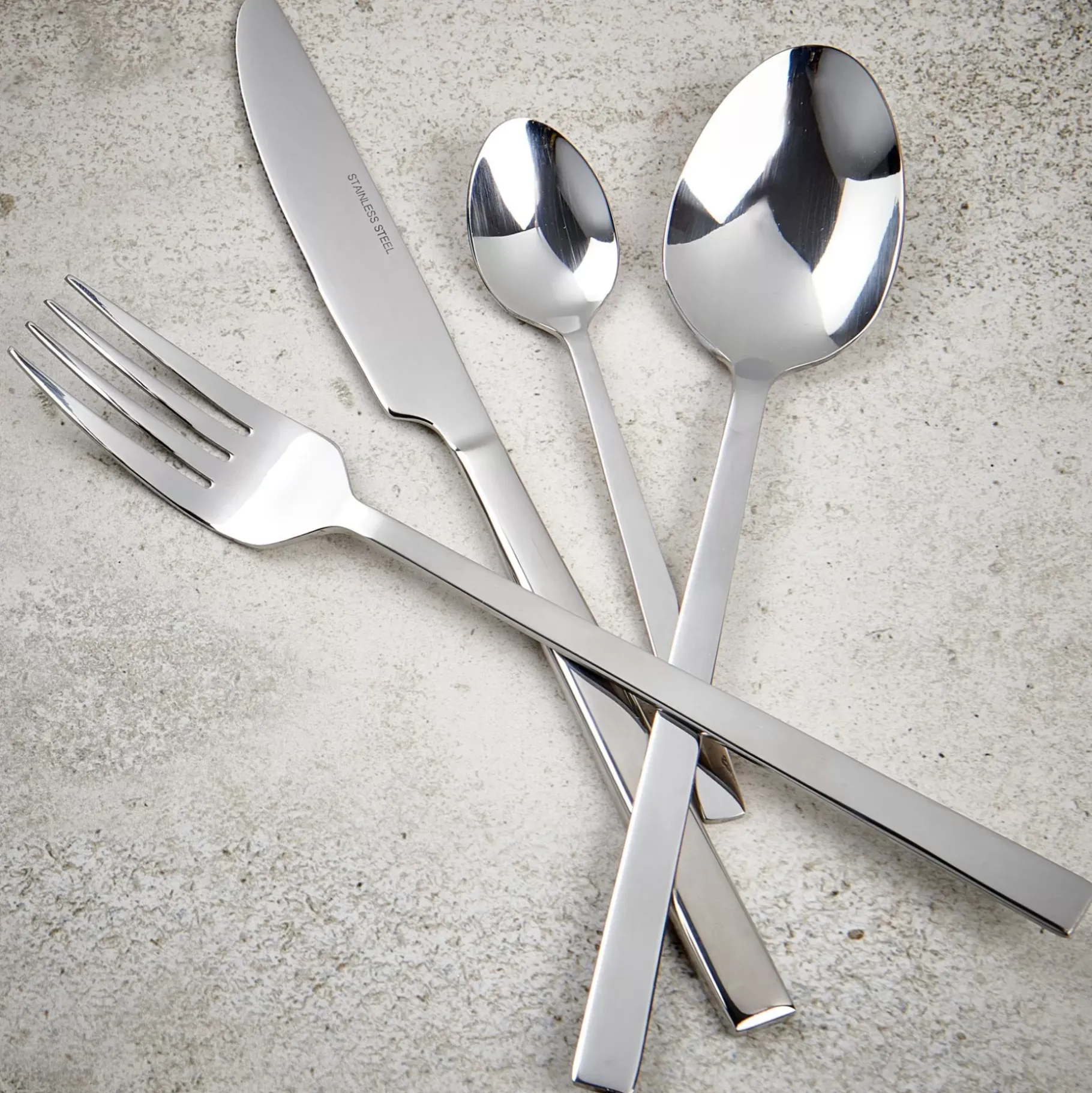 CASA Lugano Cuberteria 16 Piezas Plateado